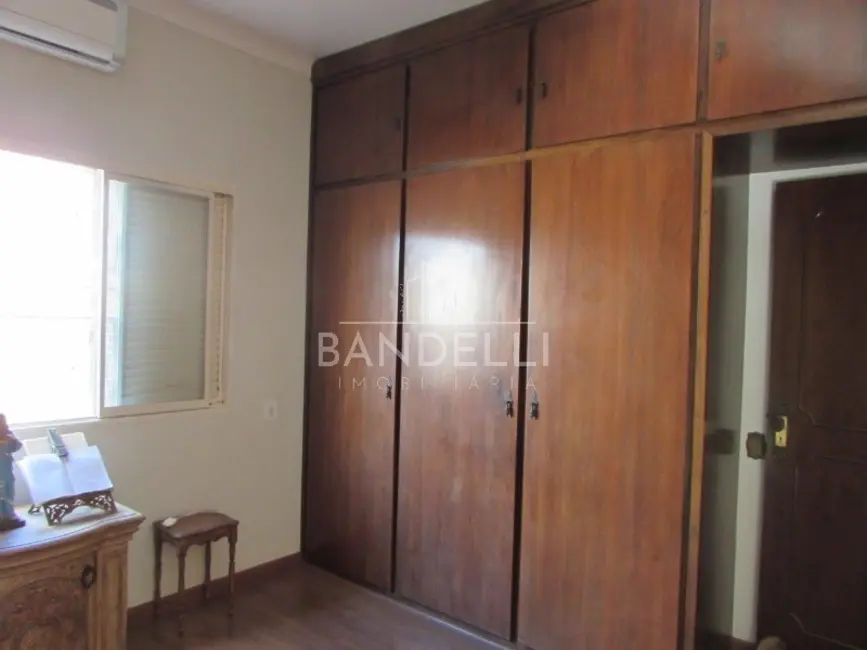 Casa com 3 quartos à venda, 300m2 em Centro, Araraquara - SP - imagem 5 Foto 5 de Casa com 3 quartos à venda, 300m2 em Centro, Araraquara - SP