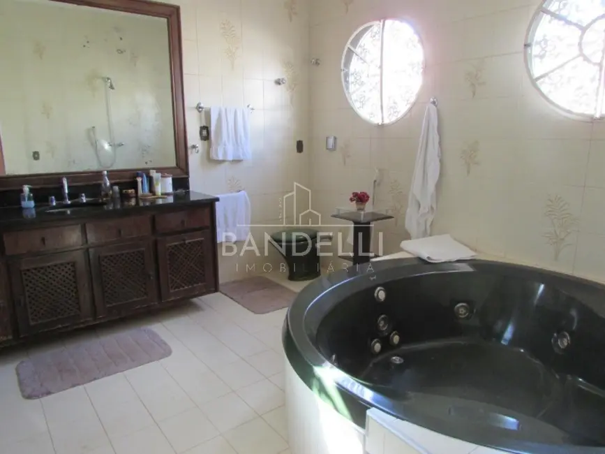 Casa com 3 quartos à venda, 300m2 em Centro, Araraquara - SP - imagem 6 Foto 6 de Casa com 3 quartos à venda, 300m2 em Centro, Araraquara - SP