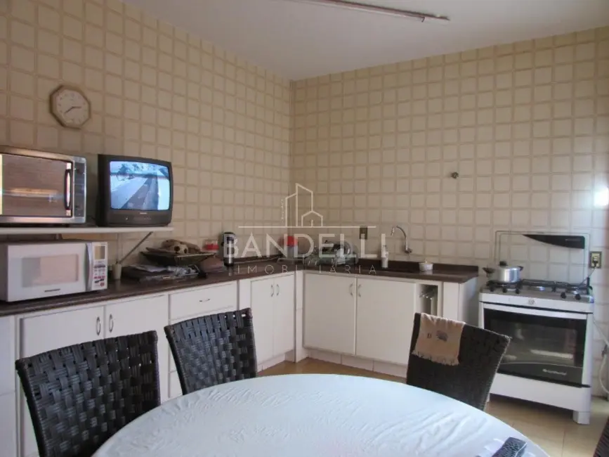 Casa com 3 quartos à venda, 300m2 em Centro, Araraquara - SP - imagem 3 Foto 3 de Casa com 3 quartos à venda, 300m2 em Centro, Araraquara - SP