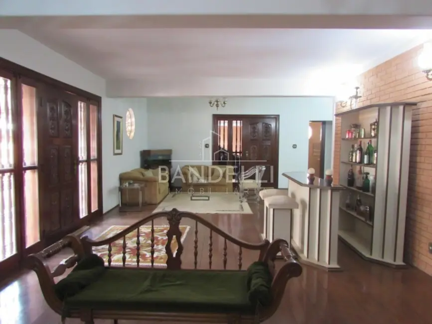 Casa com 3 quartos à venda, 300m2 em Centro, Araraquara - SP - imagem 8 Foto 8 de Casa com 3 quartos à venda, 300m2 em Centro, Araraquara - SP