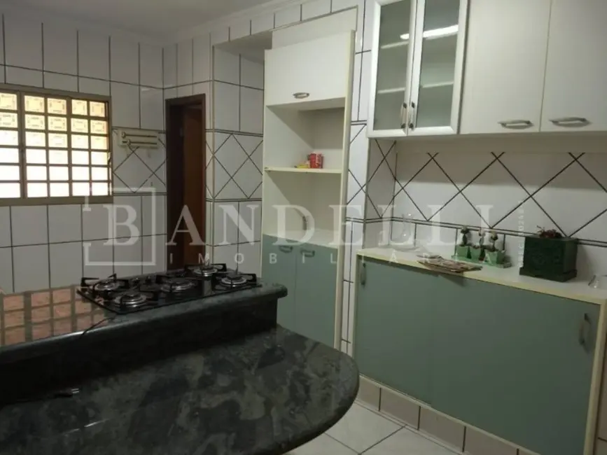 Casa com 3 quartos à venda, 303m2 em Cidade Jardim, Araraquara - SP - imagem 3 Foto 3 de Casa com 3 quartos à venda, 303m2 em Cidade Jardim, Araraquara - SP