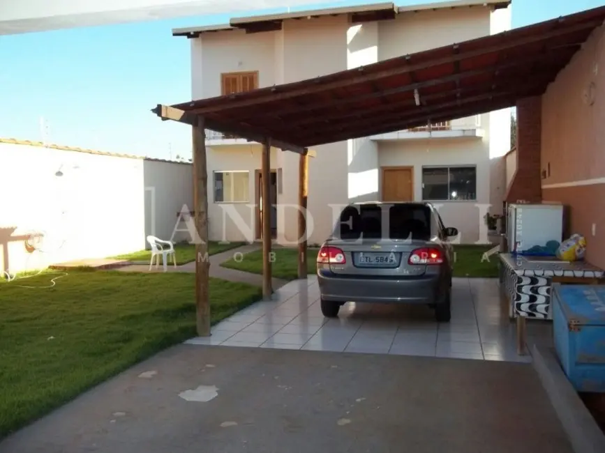 Casa com 3 quartos à venda, 240m2 em Residencial Cambuy, Araraquara - SP - imagem 3 Foto 3 de Casa com 3 quartos à venda, 240m2 em Residencial Cambuy, Araraquara - SP