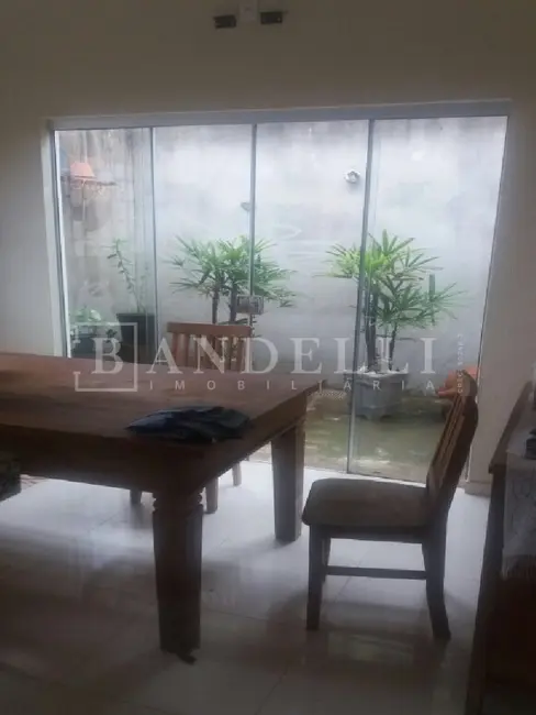 Foto 2 de Casa com 2 quartos à venda, 110m2 em Jardim do Bosque, Araraquara - SP