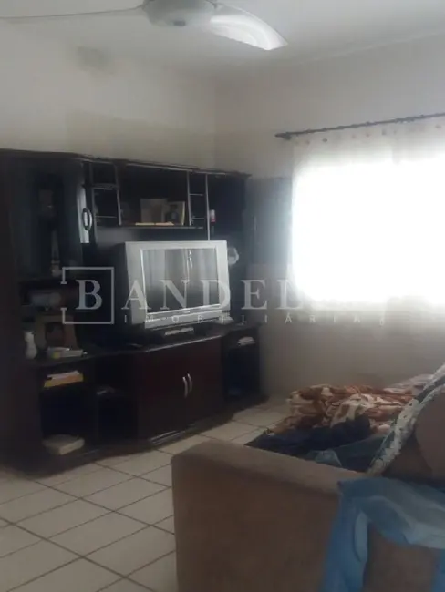 Casa com 2 quartos à venda, 110m2 em Jardim do Bosque, Araraquara - SP - imagem 7 Foto 7 de Casa com 2 quartos à venda, 110m2 em Jardim do Bosque, Araraquara - SP