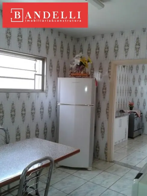 Casa com 4 quartos à venda, 98m2 em Vila Xavier (Vila Xavier), Araraquara - SP - imagem 3 Foto 3 de Casa com 4 quartos à venda, 98m2 em Vila Xavier (Vila Xavier), Araraquara - SP