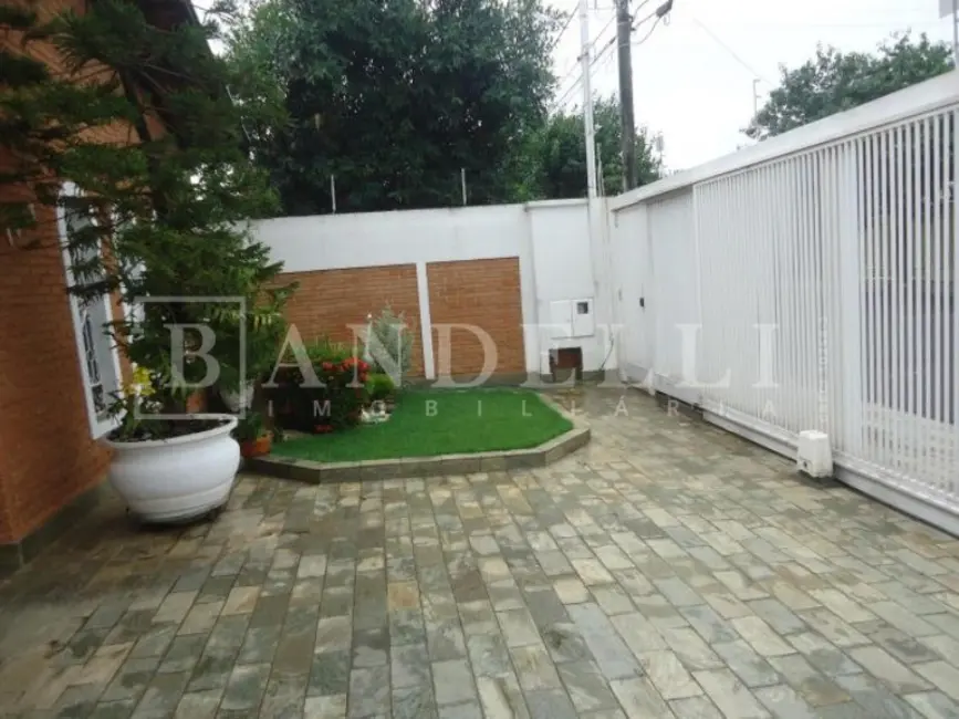 Casa com 3 quartos à venda, 230m2 em Vila Xavier (Vila Xavier), Araraquara - SP - imagem 3 Foto 3 de Casa com 3 quartos à venda, 230m2 em Vila Xavier (Vila Xavier), Araraquara - SP