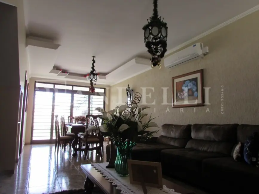 Casa com 4 quartos à venda, 327m2 em Vila Xavier (Vila Xavier), Araraquara - SP - imagem 6 Foto 6 de Casa com 4 quartos à venda, 327m2 em Vila Xavier (Vila Xavier), Araraquara - SP