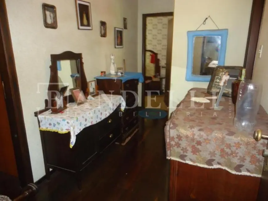 Foto 2 de Casa com 4 quartos à venda, 269m2 em Centro, Araraquara - SP