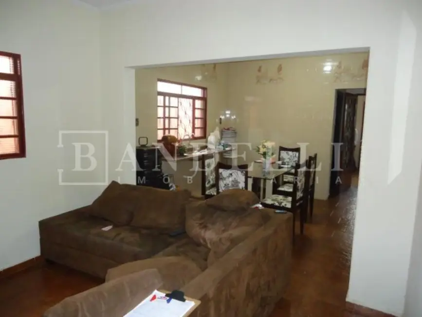 Casa com 3 quartos à venda, 175m2 em Jardim das Estações (Vila Xavier), Araraquara - SP - imagem 5 Foto 5 de Casa com 3 quartos à venda, 175m2 em Jardim das Estações (Vila Xavier), Araraquara - SP