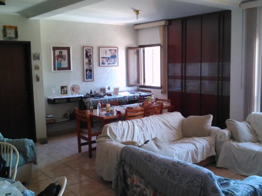 Apartamento com 3 quartos à venda, 196m2 em Araraquara - SP - imagem 9 Foto 9 de Apartamento com 3 quartos à venda, 196m2 em Araraquara - SP