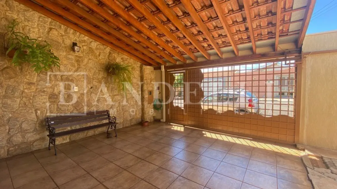 Casa com 3 quartos à venda, 146m2 em Araraquara - SP - imagem 4 Foto 4 de Casa com 3 quartos à venda, 146m2 em Araraquara - SP