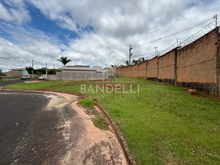Foto 1 de Terreno / Lote à venda, 597m2 em Araraquara - SP