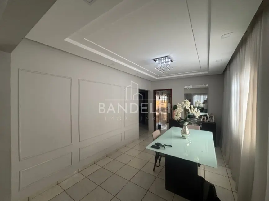 Casa com 3 quartos à venda, 154m2 em Parque Residencial Vale do Sol, Araraquara - SP - imagem 9 Foto 9 de Casa com 3 quartos à venda, 154m2 em Parque Residencial Vale do Sol, Araraquara - SP