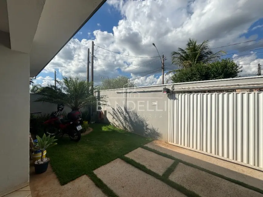 Casa com 3 quartos à venda, 154m2 em Parque Residencial Vale do Sol, Araraquara - SP - imagem 4 Foto 4 de Casa com 3 quartos à venda, 154m2 em Parque Residencial Vale do Sol, Araraquara - SP