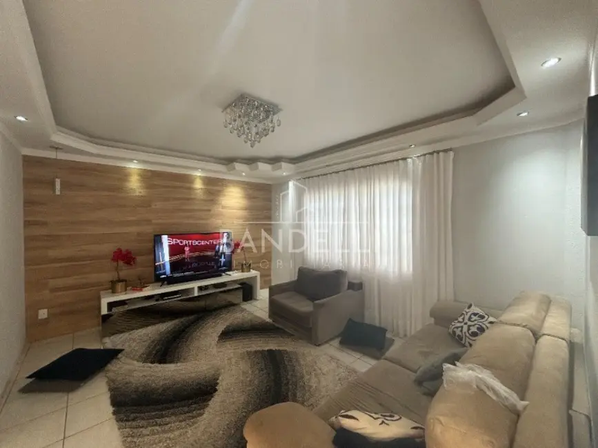 Casa com 3 quartos à venda, 154m2 em Parque Residencial Vale do Sol, Araraquara - SP - imagem 5 Foto 5 de Casa com 3 quartos à venda, 154m2 em Parque Residencial Vale do Sol, Araraquara - SP