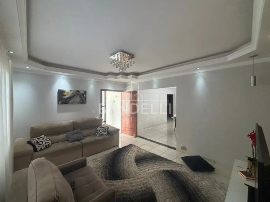 Casa com 3 quartos à venda, 154m2 em Parque Residencial Vale do Sol, Araraquara - SP - imagem 8 Foto 8 de Casa com 3 quartos à venda, 154m2 em Parque Residencial Vale do Sol, Araraquara - SP