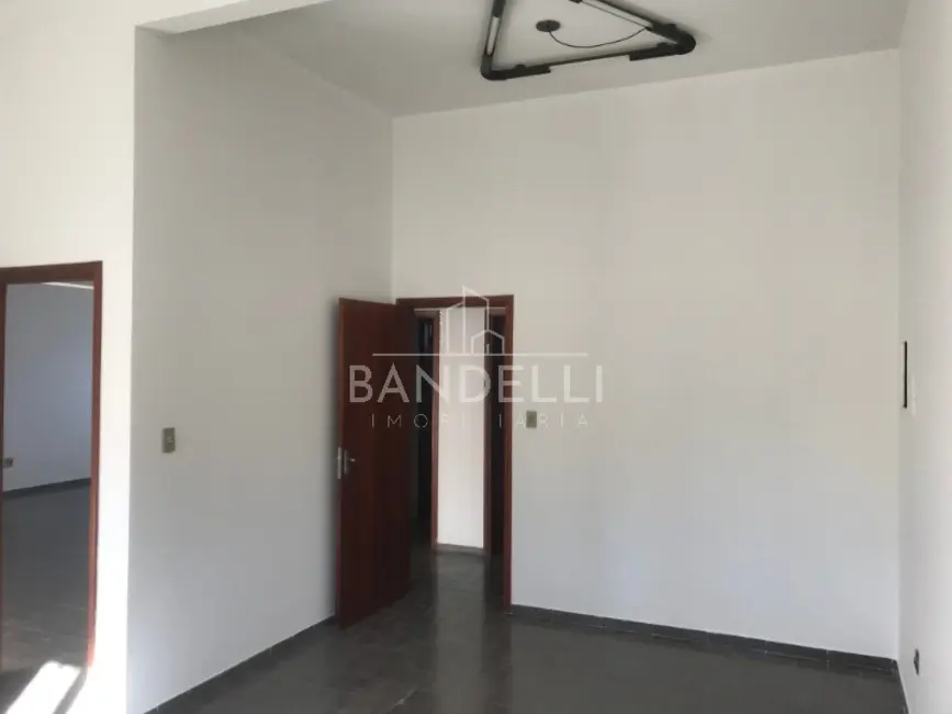 Sala Comercial à venda, 200m2 em Centro, Araraquara - SP - imagem 4 Foto 4 de Sala Comercial à venda, 200m2 em Centro, Araraquara - SP