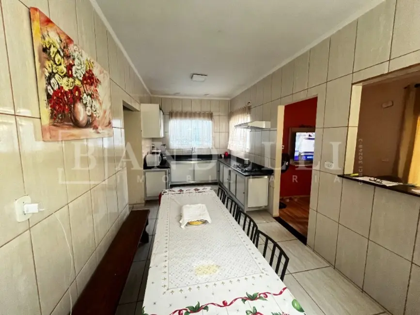 Casa com 2 quartos à venda, 142m2 em Vila Biagioni (Vila Xavier), Araraquara - SP - imagem 8 Foto 8 de Casa com 2 quartos à venda, 142m2 em Vila Biagioni (Vila Xavier), Araraquara - SP