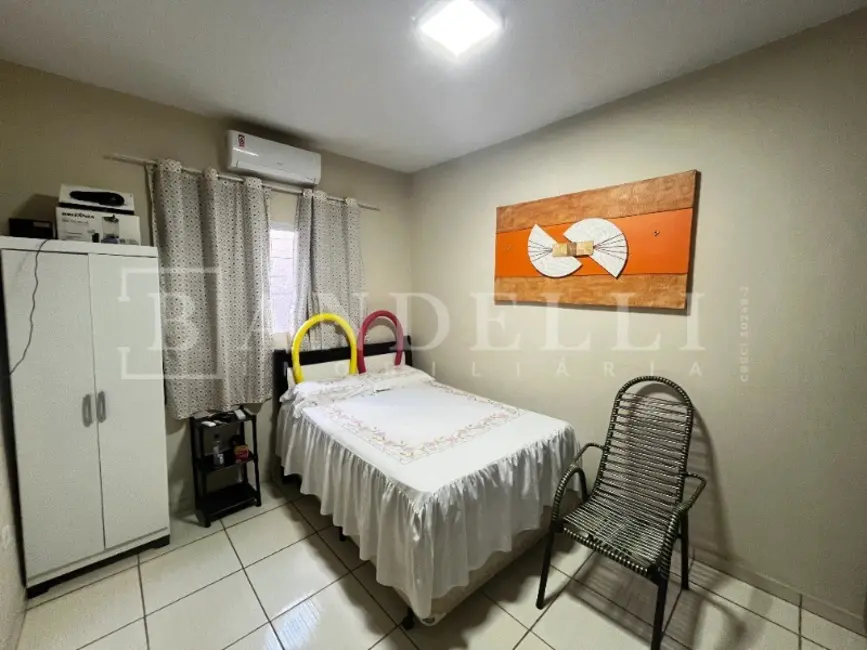 Casa com 2 quartos à venda, 142m2 em Vila Biagioni (Vila Xavier), Araraquara - SP - imagem 5 Foto 5 de Casa com 2 quartos à venda, 142m2 em Vila Biagioni (Vila Xavier), Araraquara - SP