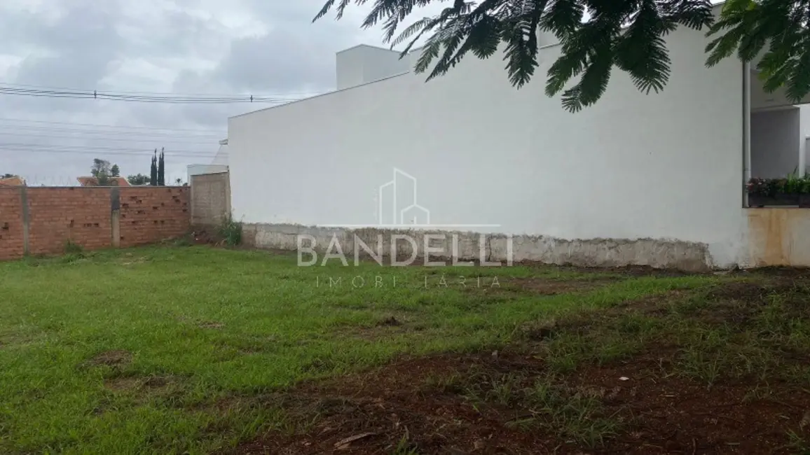 Foto 2 de Terreno / Lote à venda, 308m2 em Araraquara - SP