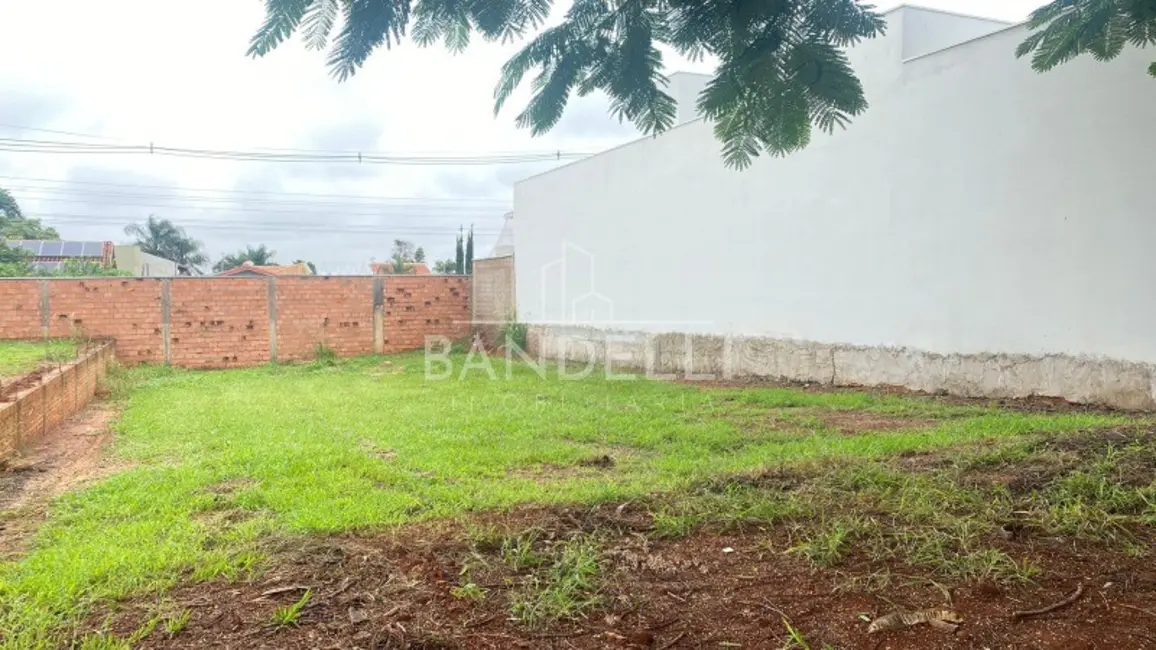 Foto 1 de Terreno / Lote à venda, 308m2 em Araraquara - SP