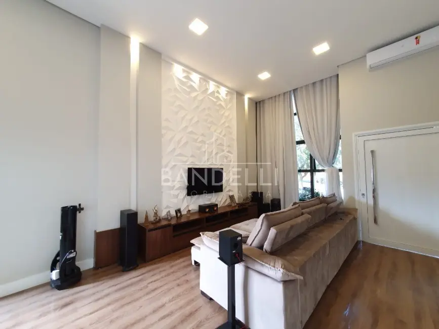 Foto 1 de Casa de Condomínio com 3 quartos à venda, 200m2 em Araraquara - SP