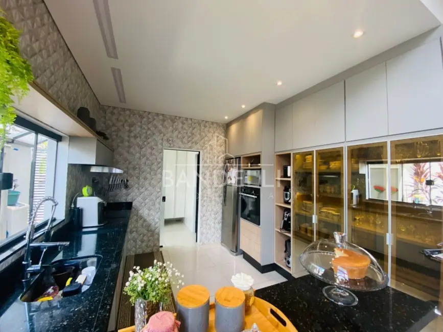 Casa de Condomínio com 3 quartos à venda e para alugar, 224m2 em Araraquara - SP - imagem 4 Foto 4 de Casa de Condomínio com 3 quartos à venda e para alugar, 224m2 em Araraquara - SP