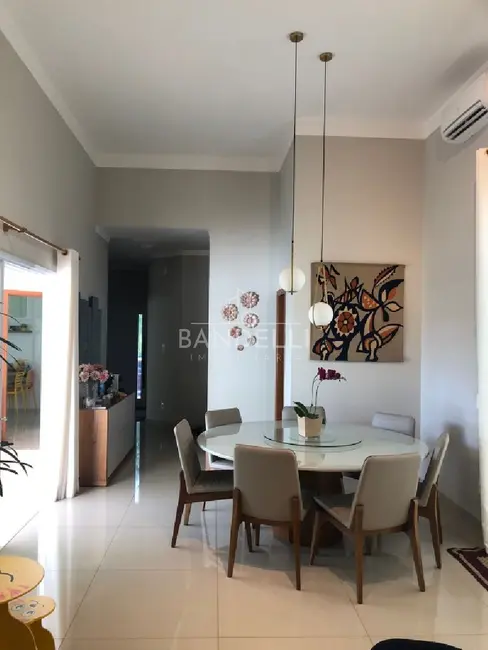 Foto 2 de Casa de Condomínio com 3 quartos à venda, 203m2 em Jardim Magnólias, Araraquara - SP