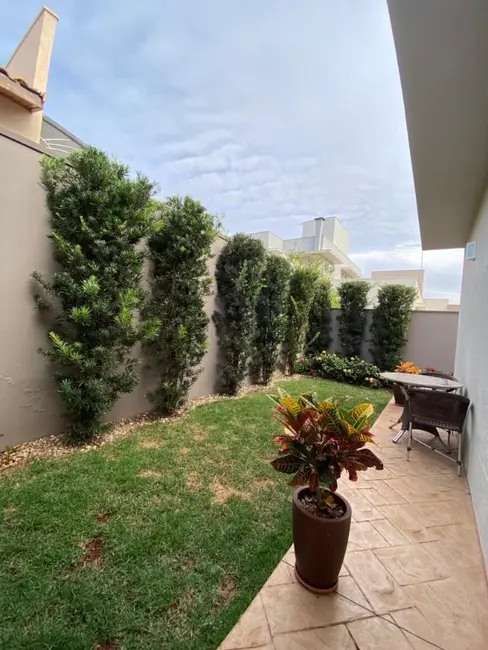 Casa de Condomínio com 3 quartos à venda, 142m2 em Araraquara - SP - imagem 9 Foto 9 de Casa de Condomínio com 3 quartos à venda, 142m2 em Araraquara - SP