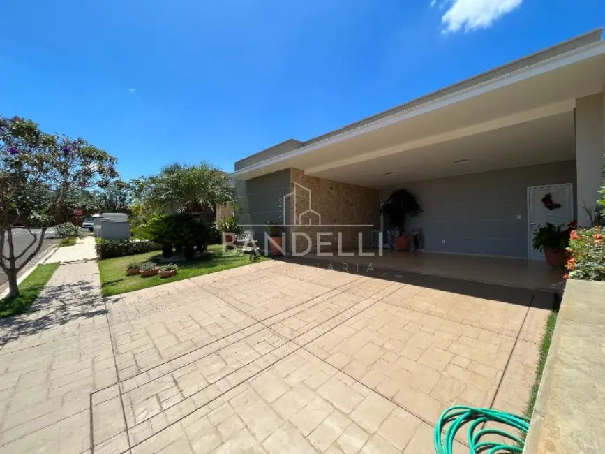 Foto 3 de Casa de Condomínio com 4 quartos à venda, 221m2 em Araraquara - SP