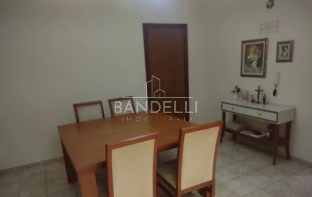 Casa com 3 quartos à venda, 238m2 em Vila Santa Maria (Vila Xavier), Araraquara - SP - imagem 5 Foto 5 de Casa com 3 quartos à venda, 238m2 em Vila Santa Maria (Vila Xavier), Araraquara - SP