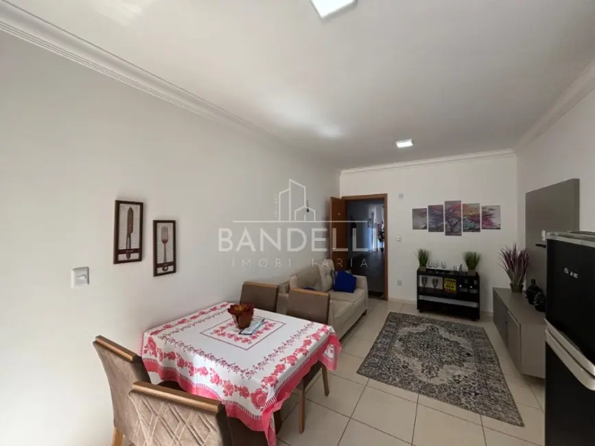 Foto 2 de Apartamento com 2 quartos à venda, 49m2 em Araraquara - SP