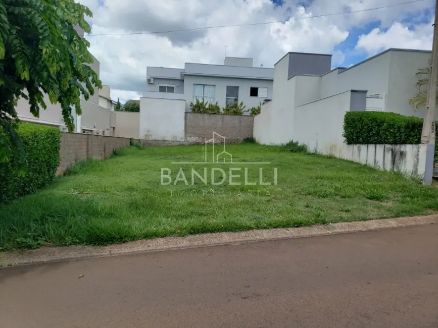 Foto 1 de Terreno / Lote à venda em Araraquara - SP