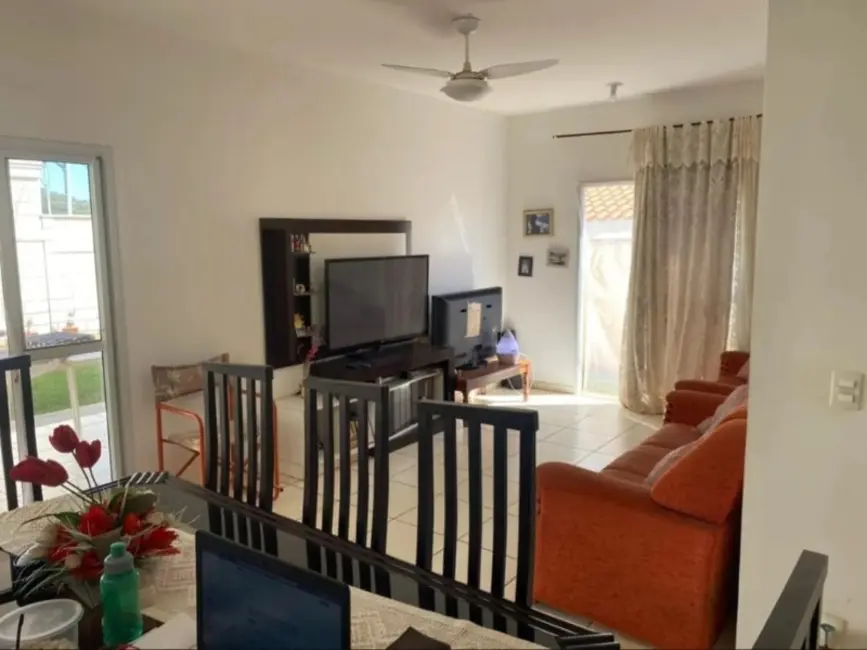 Casa de Condomínio com 3 quartos à venda, 133m2 em Villa Dei Fiori Residencial, Araraquara - SP - imagem 9 Foto 9 de Casa de Condomínio com 3 quartos à venda, 133m2 em Villa Dei Fiori Residencial, Araraquara - SP