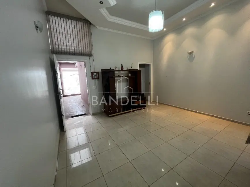 Casa com 3 quartos à venda e para alugar, 180m2 em Jardim das Estações (Vila Xavier), Araraquara - SP - imagem 6 Foto 6 de Casa com 3 quartos à venda e para alugar, 180m2 em Jardim das Estações (Vila Xavier), Araraquara - SP