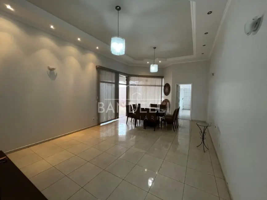 Casa com 3 quartos à venda e para alugar, 180m2 em Jardim das Estações (Vila Xavier), Araraquara - SP - imagem 8 Foto 8 de Casa com 3 quartos à venda e para alugar, 180m2 em Jardim das Estações (Vila Xavier), Araraquara - SP