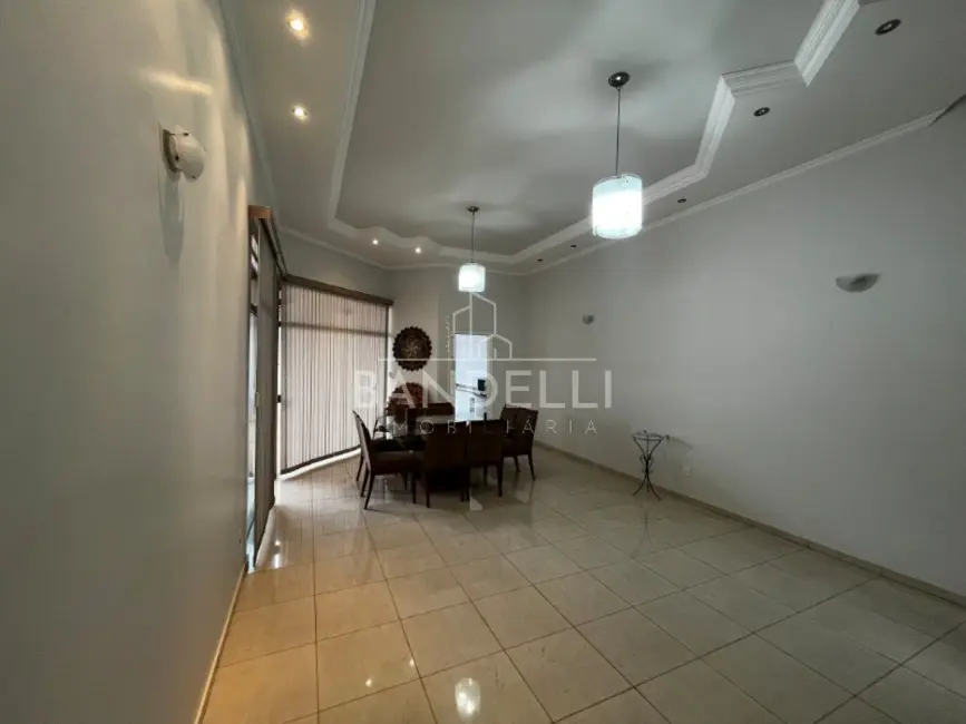 Casa com 3 quartos à venda e para alugar, 180m2 em Jardim das Estações (Vila Xavier), Araraquara - SP - imagem 9 Foto 9 de Casa com 3 quartos à venda e para alugar, 180m2 em Jardim das Estações (Vila Xavier), Araraquara - SP