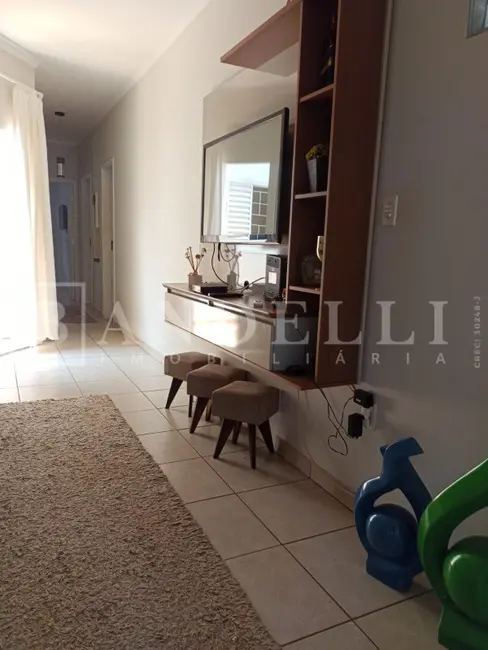 Casa com 3 quartos à venda, 132m2 em Jardim Roberto Selmi Dei, Araraquara - SP - imagem 8 Foto 8 de Casa com 3 quartos à venda, 132m2 em Jardim Roberto Selmi Dei, Araraquara - SP