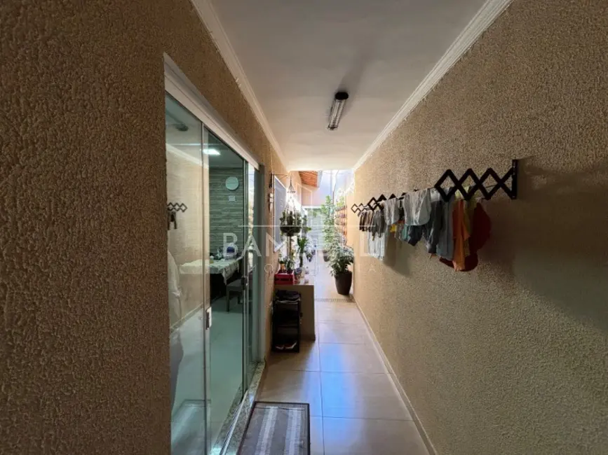 Casa com 3 quartos à venda, 142m2 em Jardim Dumont, Araraquara - SP - imagem 4 Foto 4 de Casa com 3 quartos à venda, 142m2 em Jardim Dumont, Araraquara - SP