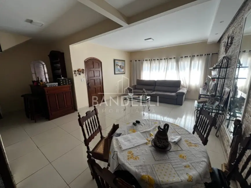 Casa com 4 quartos para alugar, 217m2 em Vila Yamada, Araraquara - SP - imagem 4 Foto 4 de Casa com 4 quartos para alugar, 217m2 em Vila Yamada, Araraquara - SP