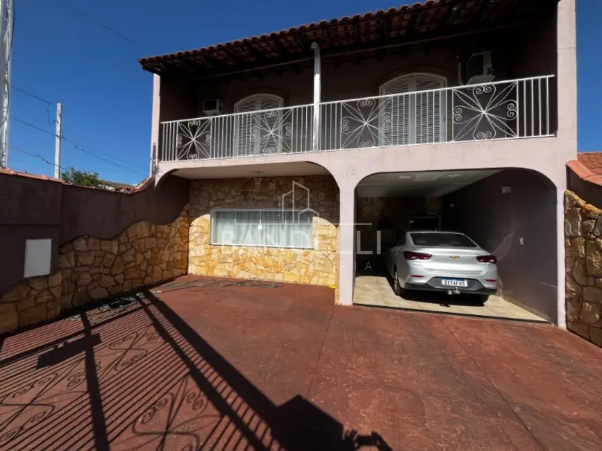 Casa com 4 quartos para alugar, 217m2 em Vila Yamada, Araraquara - SP - imagem 2 Foto 2 de Casa com 4 quartos para alugar, 217m2 em Vila Yamada, Araraquara - SP