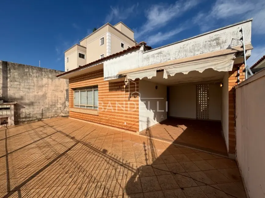 Casa com 3 quartos à venda, 110m2 em Centro, Araraquara - SP - imagem 3 Foto 3 de Casa com 3 quartos à venda, 110m2 em Centro, Araraquara - SP