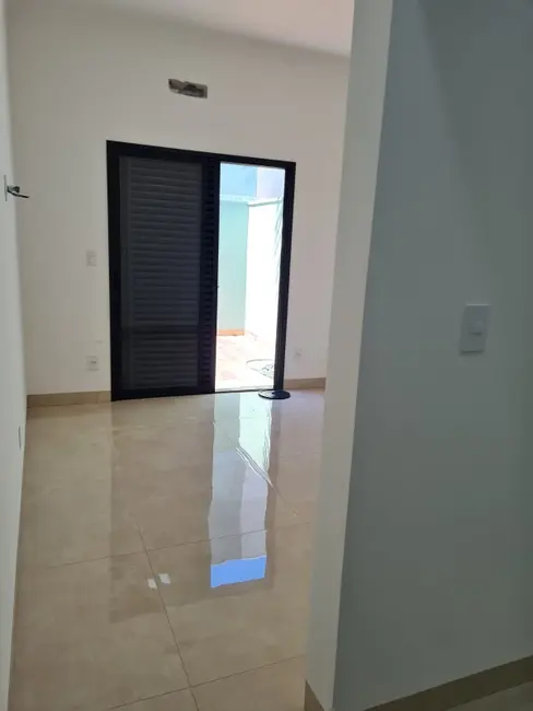 Casa de Condomínio com 3 quartos à venda, 120m2 em Araraquara - SP - imagem 5 Foto 5 de Casa de Condomínio com 3 quartos à venda, 120m2 em Araraquara - SP