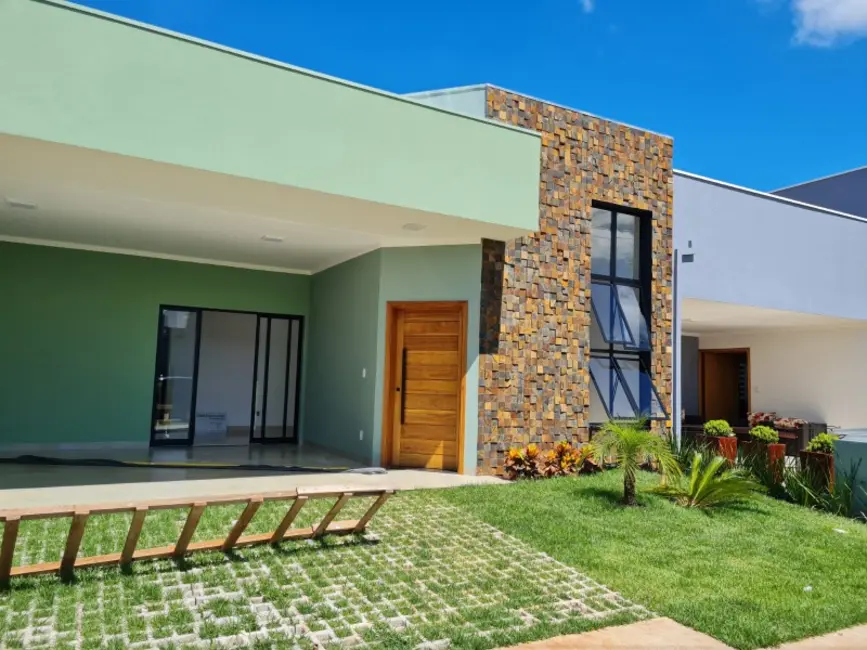 Foto 1 de Casa de Condomínio com 3 quartos à venda, 120m2 em Araraquara - SP