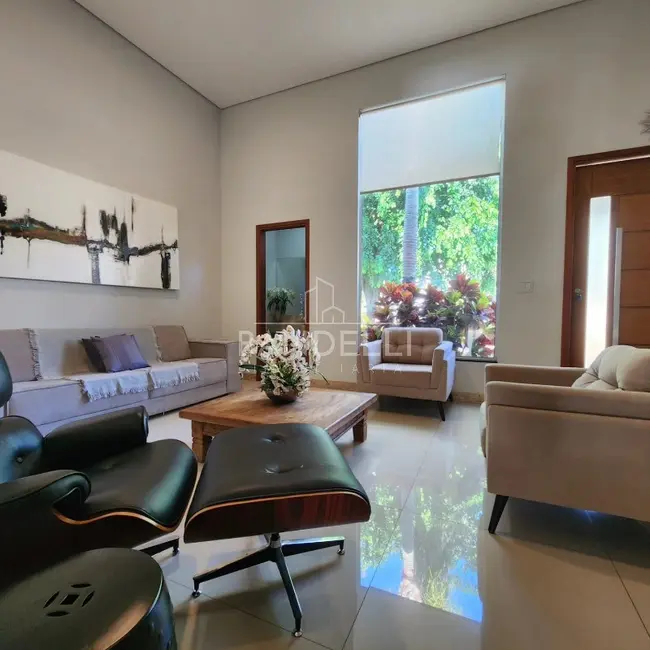 Casa de Condomínio com 3 quartos à venda, 208m2 em Parque Residencial Damha, Araraquara - SP - imagem 3 Foto 3 de Casa de Condomínio com 3 quartos à venda, 208m2 em Parque Residencial Damha, Araraquara - SP