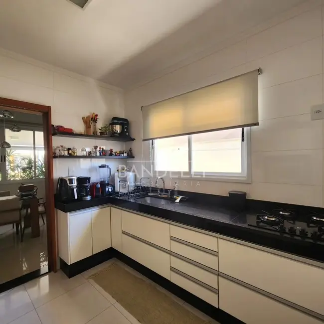 Casa de Condomínio com 3 quartos à venda, 208m2 em Parque Residencial Damha, Araraquara - SP - imagem 6 Foto 6 de Casa de Condomínio com 3 quartos à venda, 208m2 em Parque Residencial Damha, Araraquara - SP