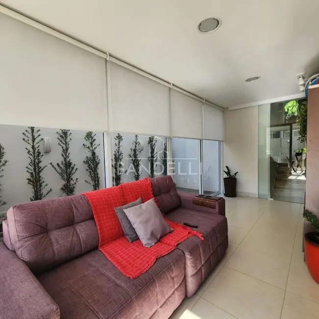 Casa de Condomínio com 3 quartos à venda, 208m2 em Parque Residencial Damha, Araraquara - SP - imagem 5 Foto 5 de Casa de Condomínio com 3 quartos à venda, 208m2 em Parque Residencial Damha, Araraquara - SP