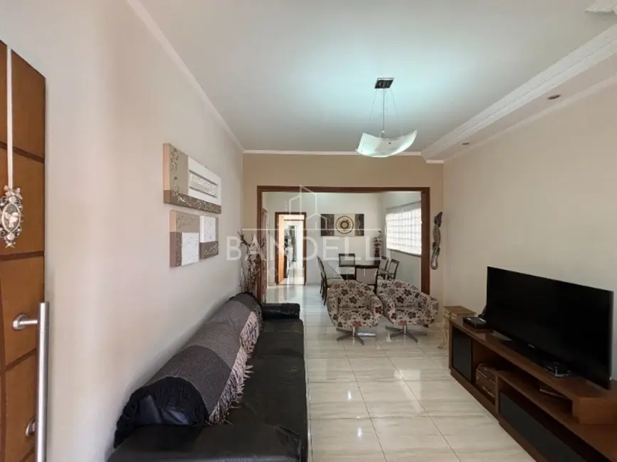 Casa com 3 quartos à venda, 160m2 em Vila Xavier (Vila Xavier), Araraquara - SP - imagem 7 Foto 7 de Casa com 3 quartos à venda, 160m2 em Vila Xavier (Vila Xavier), Araraquara - SP