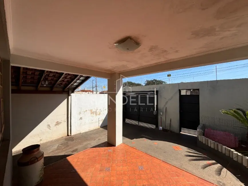 Casa com 3 quartos à venda, 160m2 em Vila Xavier (Vila Xavier), Araraquara - SP - imagem 4 Foto 4 de Casa com 3 quartos à venda, 160m2 em Vila Xavier (Vila Xavier), Araraquara - SP