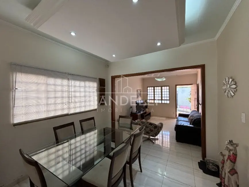 Casa com 3 quartos à venda, 160m2 em Vila Xavier (Vila Xavier), Araraquara - SP - imagem 8 Foto 8 de Casa com 3 quartos à venda, 160m2 em Vila Xavier (Vila Xavier), Araraquara - SP